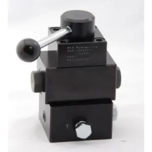 PR33L Manual control valve with locking, remoted-mounted,  3-way / 3-position - tandem center, with locking valve, 10,000 psi (700 bar)