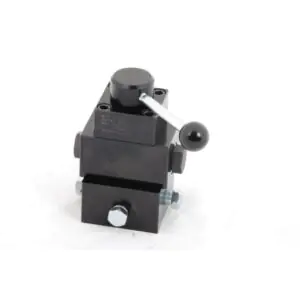 PR43L Manual control valve with locking, remoted-mounted, 4-way / 3-position - tandem center, with locking valve, 10,000 psi (700 bar)